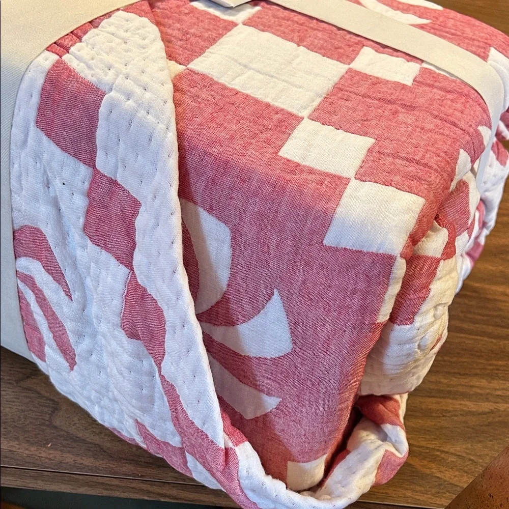 Threshold Pink and White Quilt Set